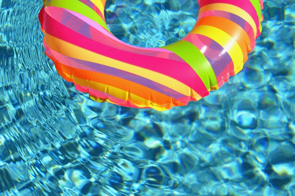 How to Choose the Right Pool Floats and Loungers