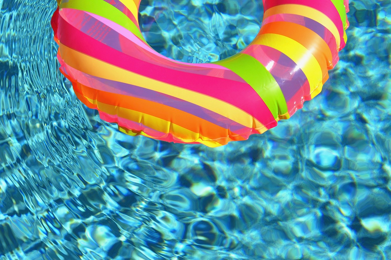 How to Choose the Right Pool Floats and Loungers