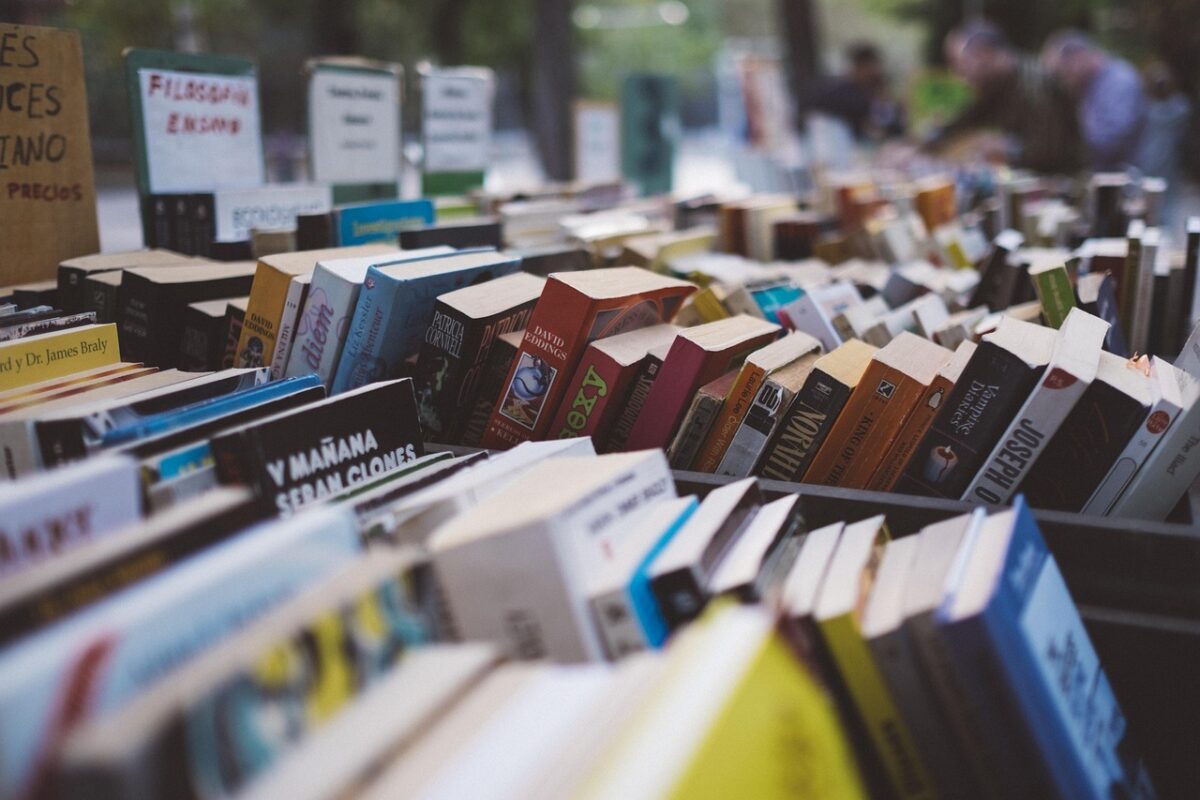Face-Out Display: Showing Books Rather Than Storing Them