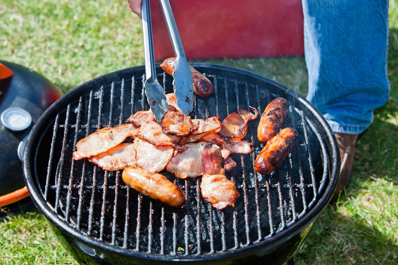 Kettle, Portable or Offset Smoker: Which Charcoal Grill to Buy