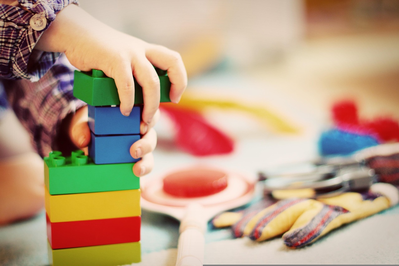 Choosing Toys and Games That Keep Kids Genuinely Engaged