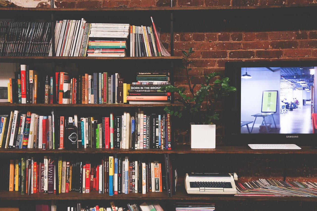 Rotating, Ladder or Cube: Choosing a Shelving Format