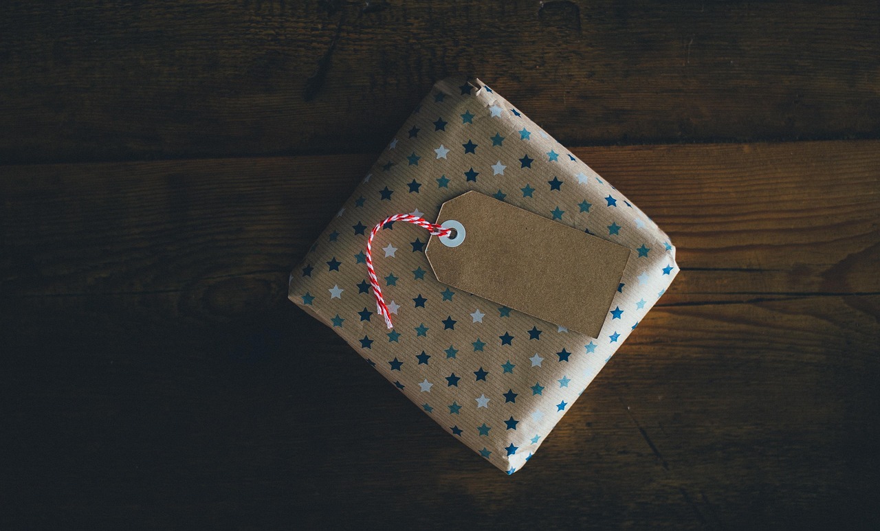 How Many Wedding Favours to Order (and Why the Guest Count Is the Wrong Number)