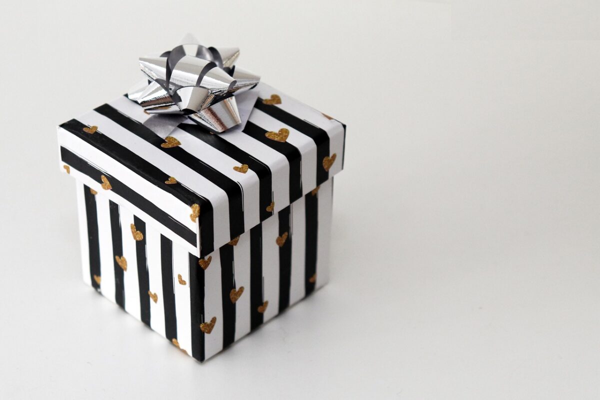 What Actually Goes in a Party Favour Box
