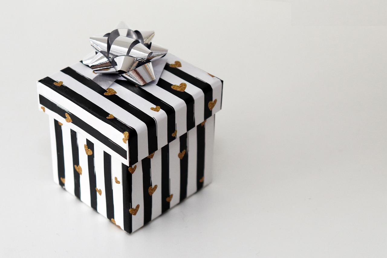What Actually Goes in a Party Favour Box