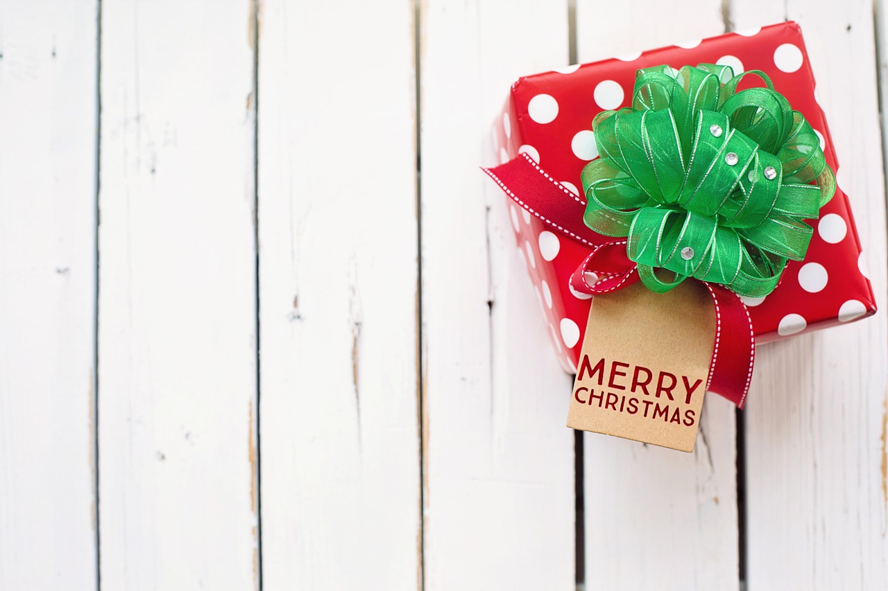Wrapping Small Gifts: Tags, Organza and Ribbon Without the Fiddle