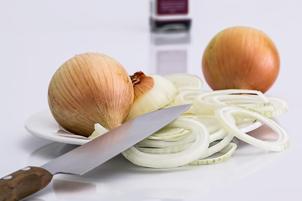 Vegetable choppers: blade counts, cleaning, and the safety habit