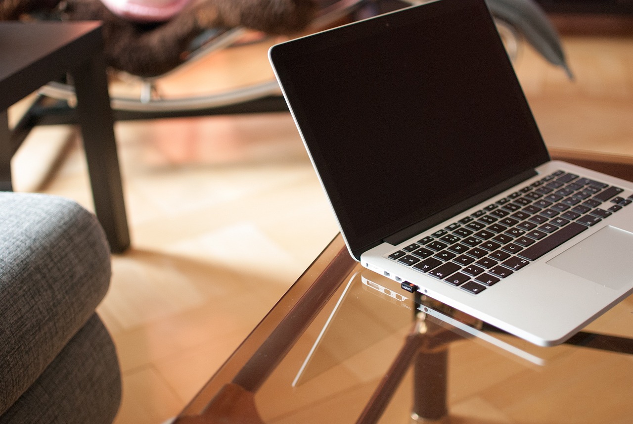 Wireless Keyboards and Mice: 2.4 GHz or Bluetooth