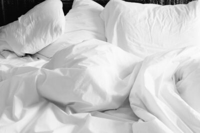 Fitted vs Flat Sheets: What’s the Difference and What You Need